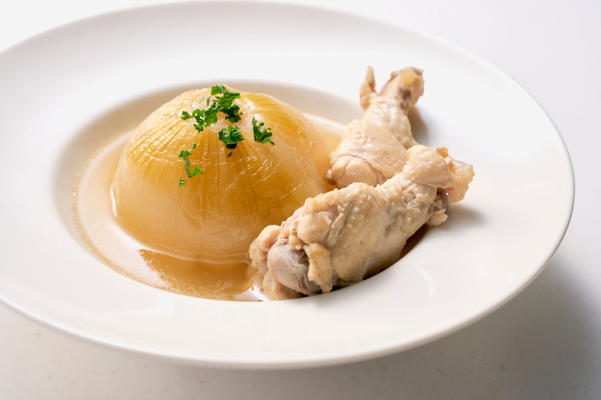 丸ごと玉ねぎと鶏肉の煮込み
